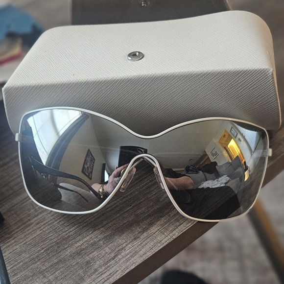 Michael Kors Juneau Sunglasses - Picture 3 of 6